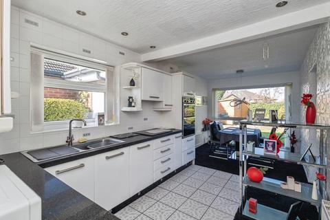 2 bedroom bungalow for sale, Ashbrook Close, Denton, Manchester, Greater Manchester, M34
