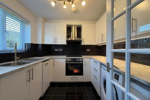 2 bedroom flat to rent, Luther King Close, London