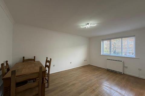 2 bedroom flat to rent, Luther King Close, London