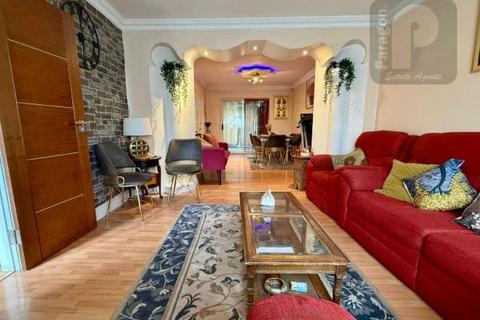 4 bedroom semi-detached house to rent, Barn Rise, Wembley, Middlesec, HA9