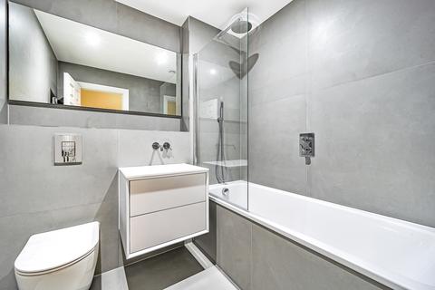 2 bedroom flat to rent, Royal Drive, London, N11