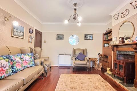 2 bedroom house for sale, Chadville Gardens, Romford