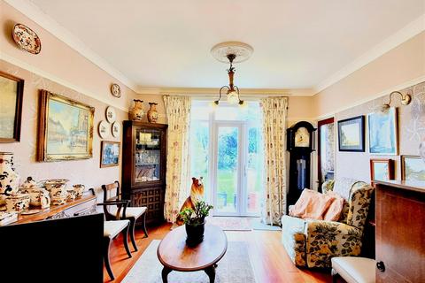 2 bedroom house for sale, Chadville Gardens, Romford