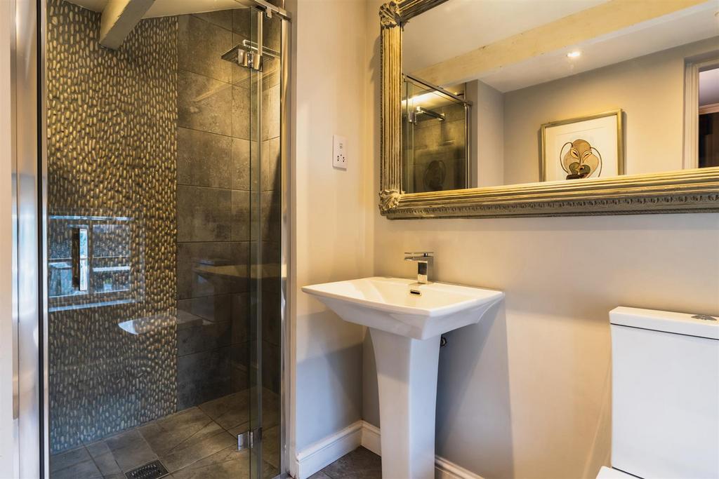 Master En-Suite Shower Room