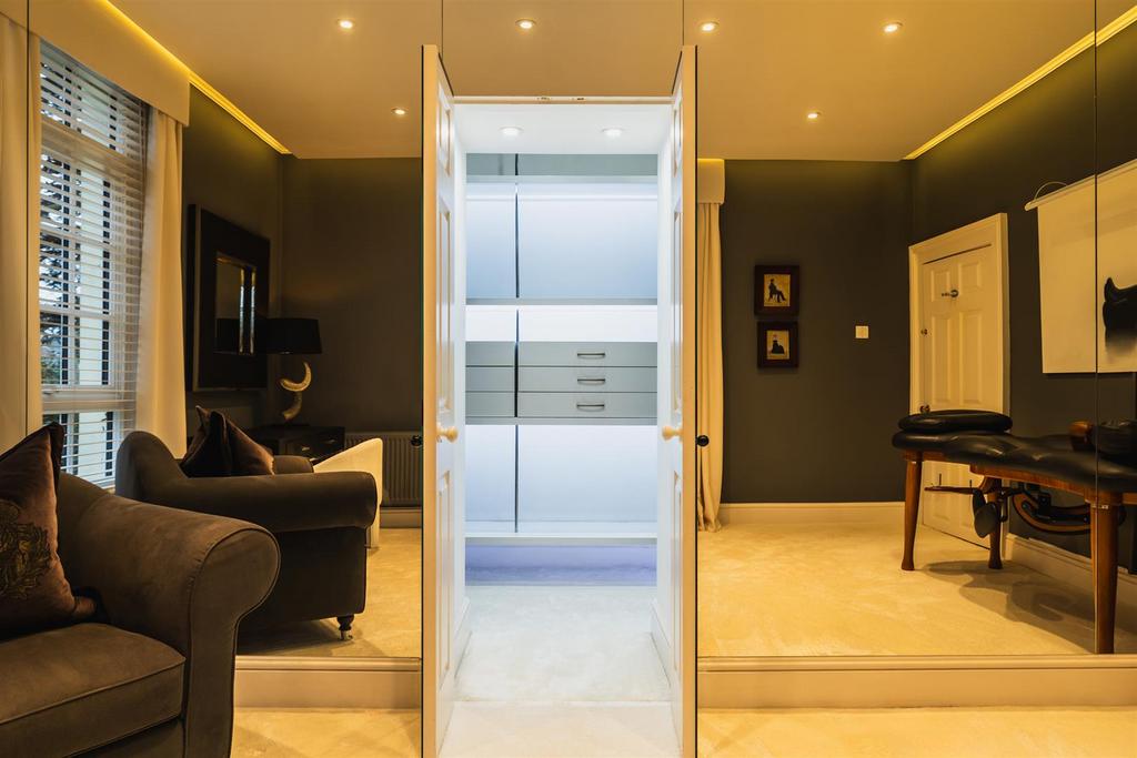 Walk-in Wardrobe
