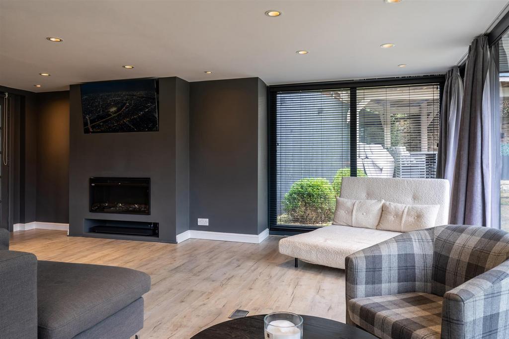 Lounge/Sun Room