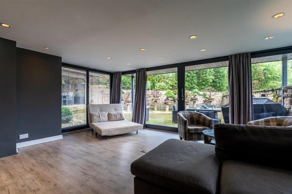 Lounge/Sun Room