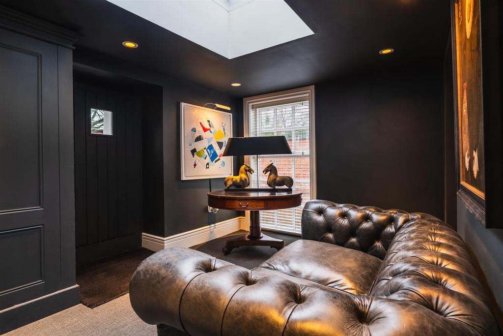 Side Entrance Lobby