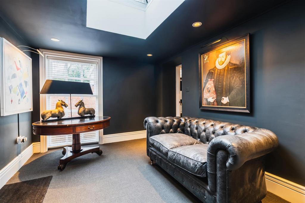 Side Entrance Lobby