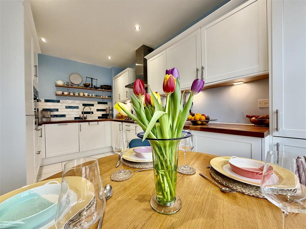 Dining kitchen