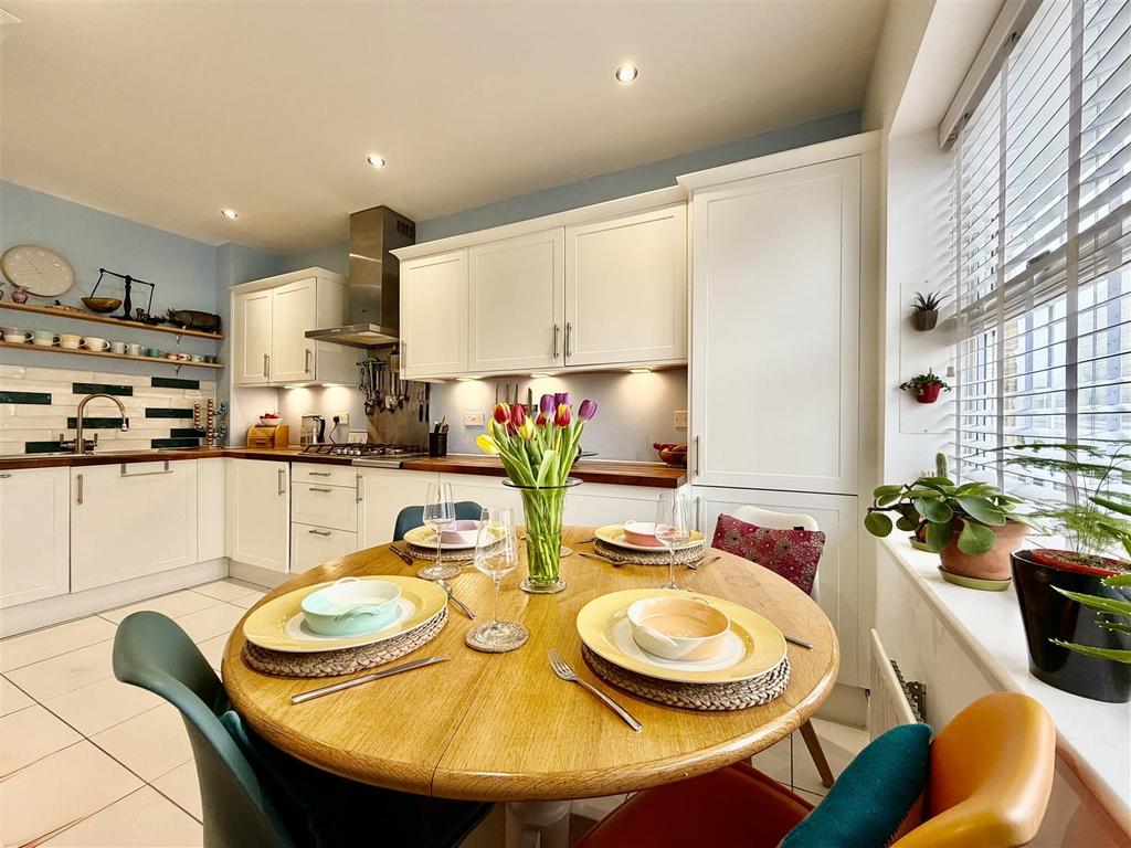 Dining kitchen
