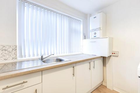 2 bedroom flat for sale, Valley Road, Pudsey, West Yorkshire, LS28