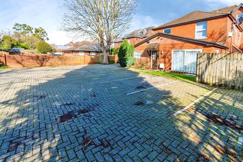 undefined, Hill Lane, Southampton, Hampshire, SO15