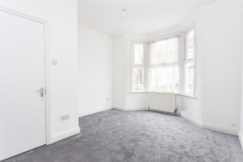 2 bedroom flat to rent, London, E6