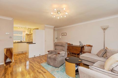 2 bedroom flat for sale, Park Road, Southborough, Tunbridge Wells, Kent, TN4