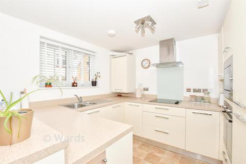2 bedroom ground floor flat for sale, Albion Drive, Aylesford ME20