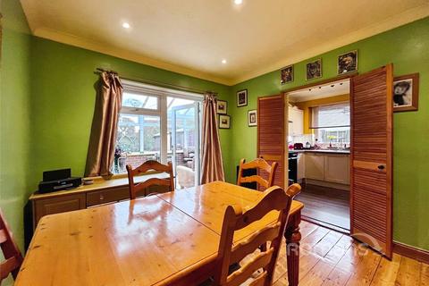 2 bedroom bungalow for sale, Minley Road, Farnborough, Hampshire