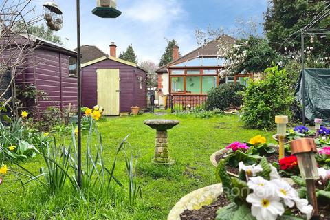 2 bedroom bungalow for sale, Minley Road, Farnborough, Hampshire
