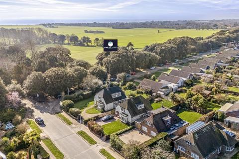 4 bedroom detached house for sale, Bodiam Avenue, Goring-By-Sea, Worthing