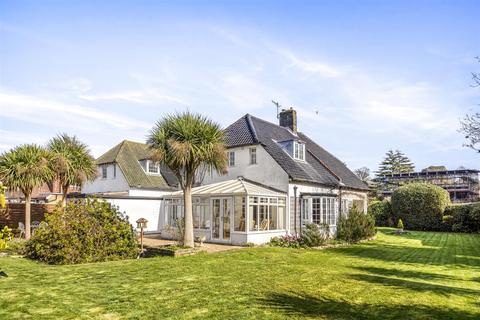 4 bedroom detached house for sale, Bodiam Avenue, Goring-By-Sea, Worthing