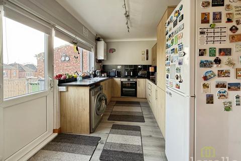 3 bedroom terraced house for sale, Lime Tree Avenue, Gainsborough DN21