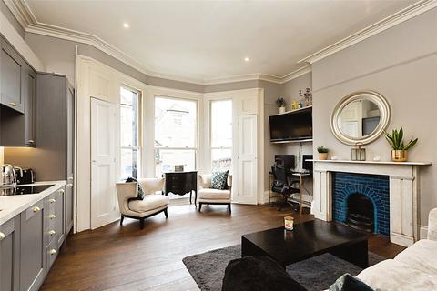 1 bedroom flat for sale, The Pantiles, Tunbridge Wells, Kent, TN2