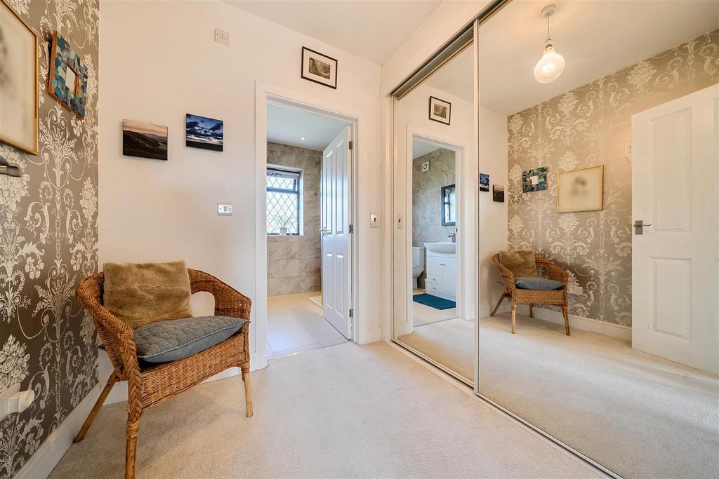 Dressing Room to Bedroom 1
