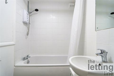 Studio to rent, Pilgrims Close, London, N13