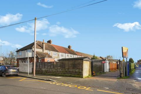 undefined, Wide Way, Mitcham, CR4