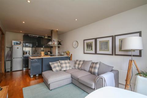 2 bedroom apartment to rent, Vantage Quay, Brewer Street, Manchester
