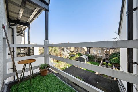 2 bedroom flat for sale, Rosendale Road, West Dulwich, London, SE21