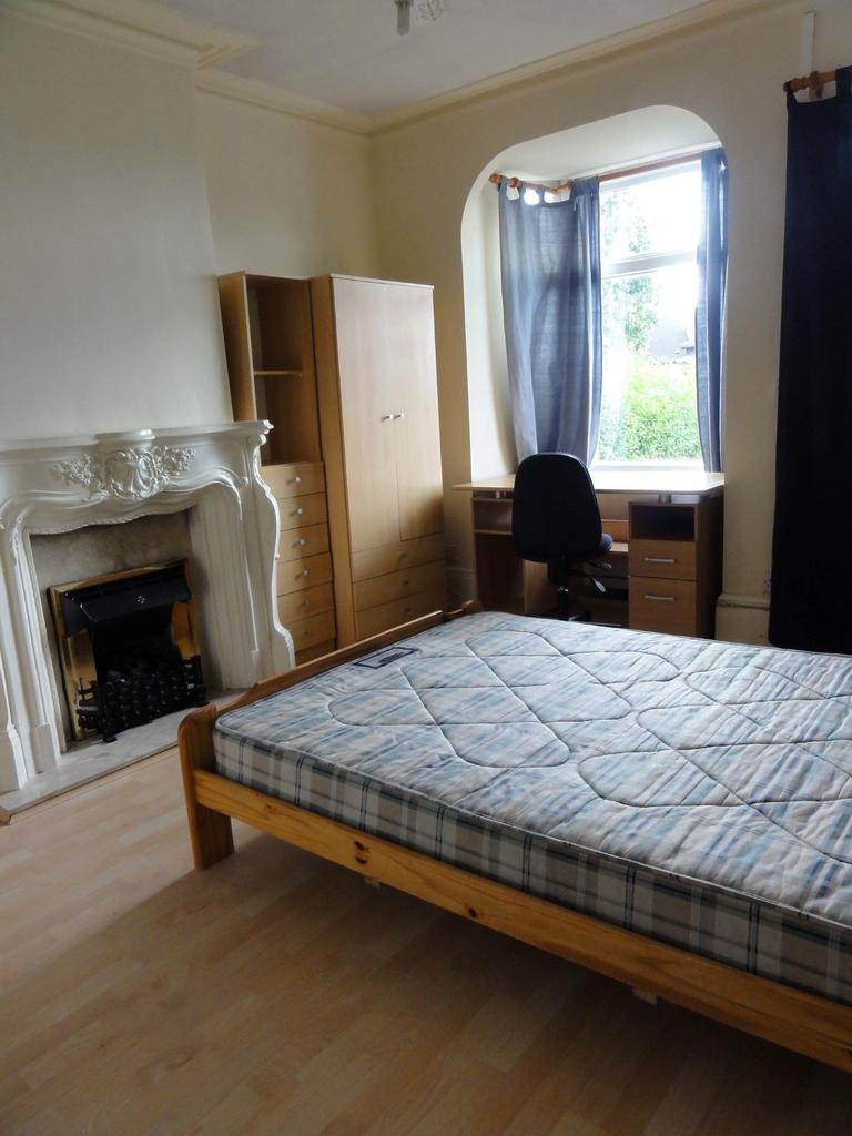 A well-maintained single bedroom featuring a wo...