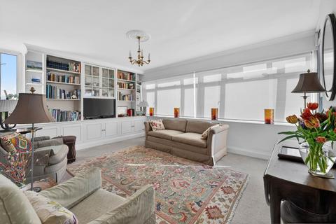 2 bedroom flat for sale, Churchill Gardens, London, SW1V
