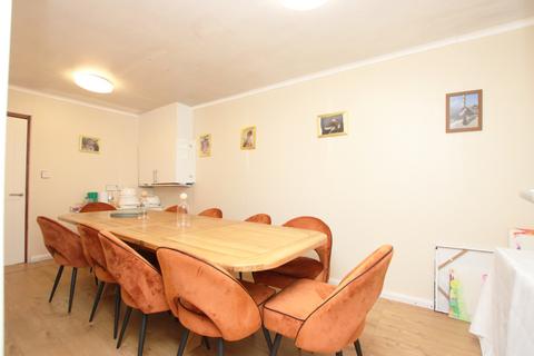 4 bedroom detached house for sale, Yateley Drive, Barton Seagrave, Kettering, Northamptonshire, NN15