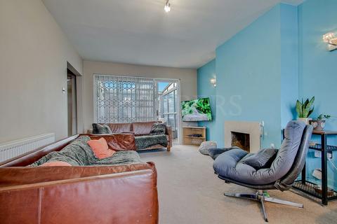 4 bedroom semi-detached house for sale, Bush Grove, London, NW9