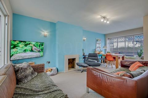 4 bedroom semi-detached house for sale, Bush Grove, London, NW9