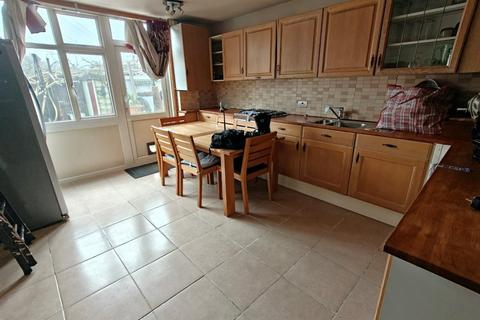 4 bedroom end of terrace house for sale, Belgrave Walk, MITCHAM