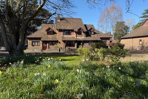 4 bedroom terraced house for sale, Woodley Gardens, Lymington, Hampshire, SO41