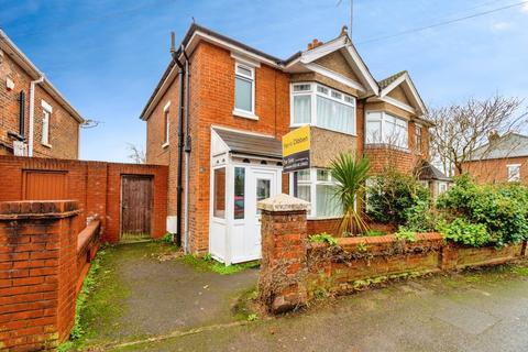 Wilton Crescent, Upper Shirley, Southampton, Hampshire, SO15