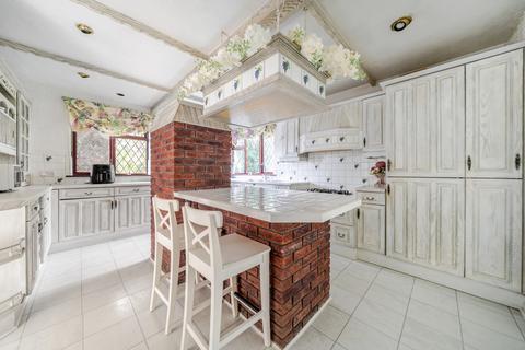 4 bedroom detached house for sale, Newgate Lane, Hampshire PO14
