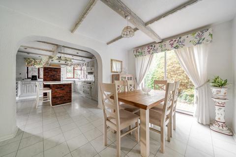 4 bedroom detached house for sale, Newgate Lane, Hampshire PO14