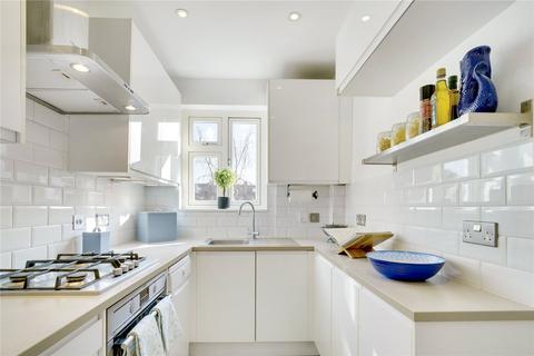 3 bedroom apartment for sale, Oberstein Road, SW11