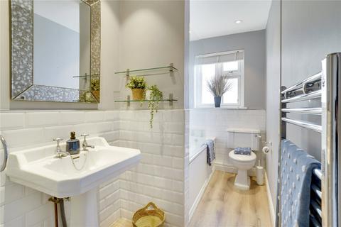 3 bedroom apartment for sale, Oberstein Road, SW11