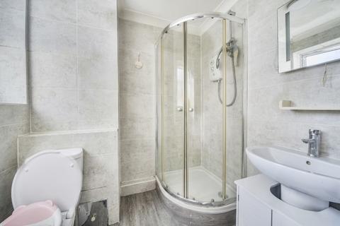 2 bedroom flat to rent, Meadow Court, Meadow Road, Worthing, West Sussex, BN11