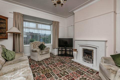 2 bedroom detached bungalow for sale, Dingle Road, Huddersfield