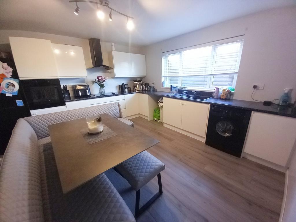 Dining kitchen