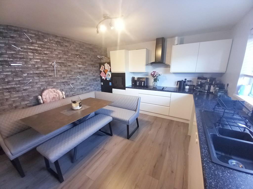 Dining kitchen