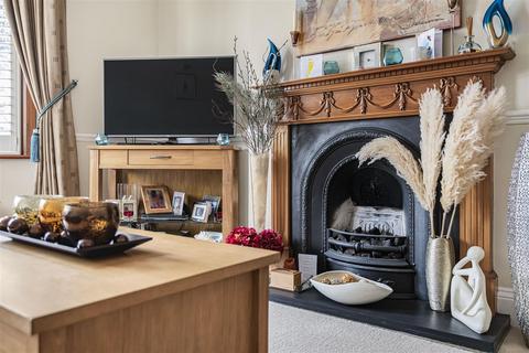 4 bedroom detached house for sale, Belmont Avenue, Cockfosters, EN4