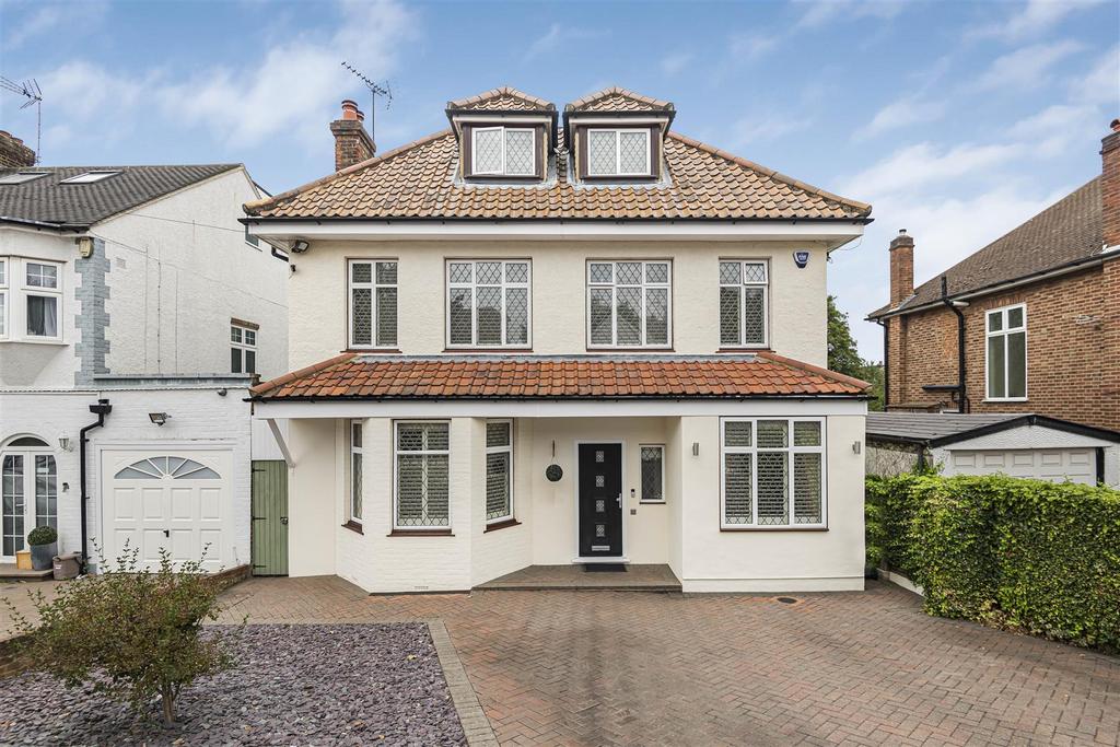 Detached house exterior, driveway