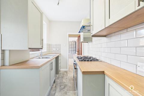 2 bedroom flat to rent, Woodlands Terrace, Gateshead NE10